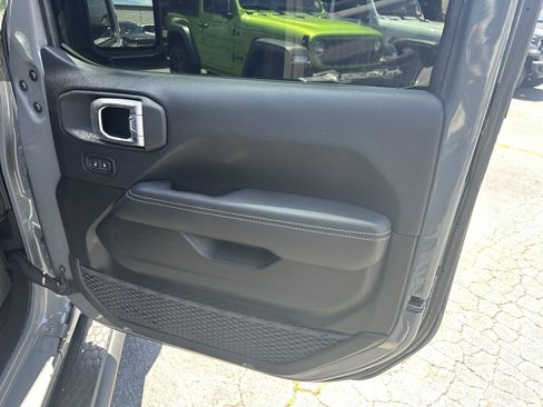 Used 2023 Jeep Wrangler Unlimited Sahara w/ Cold Weather Group AWD/4WD image 17