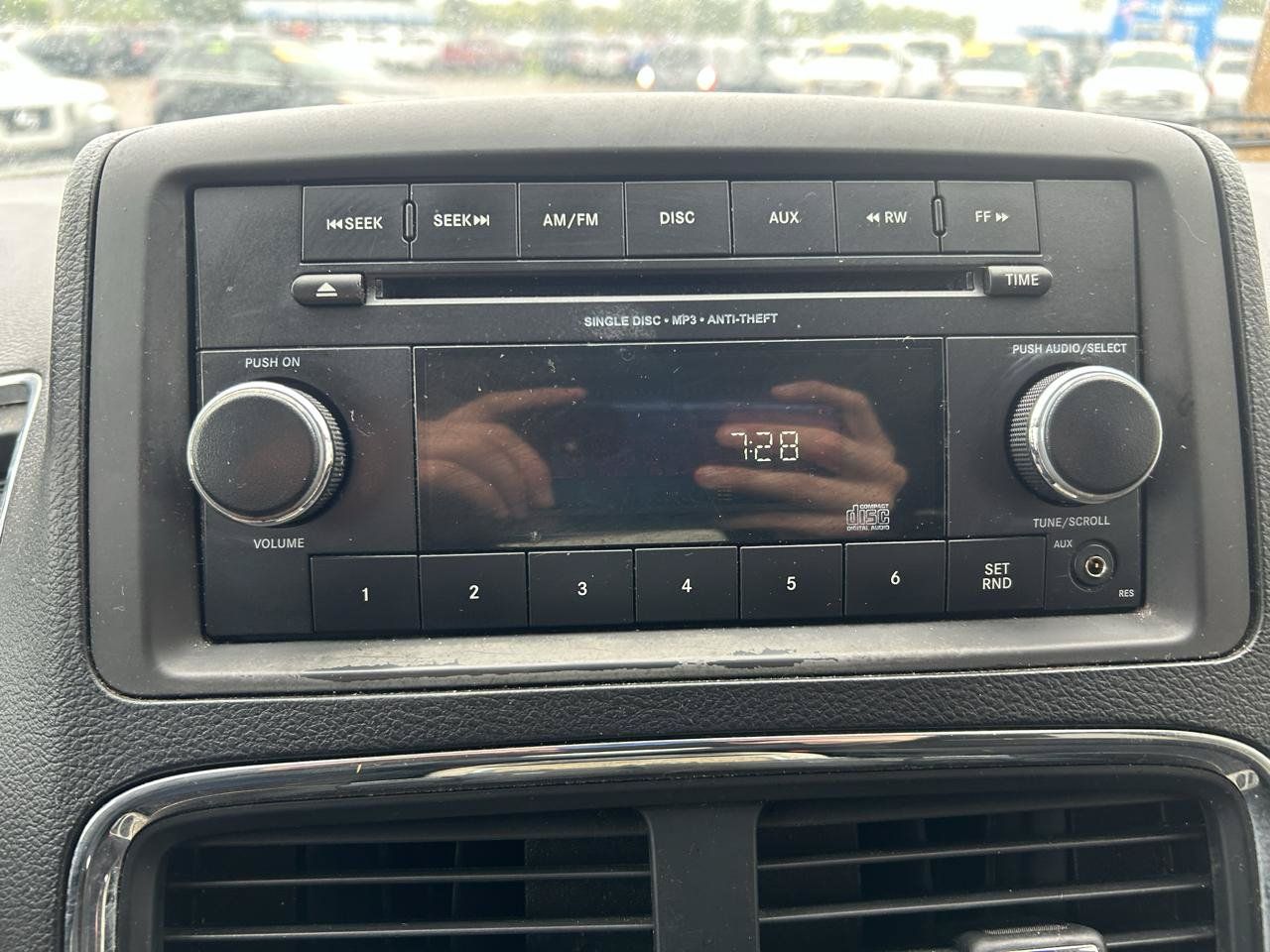 Used 2014 Dodge Grand Caravan SXT FWD image 21