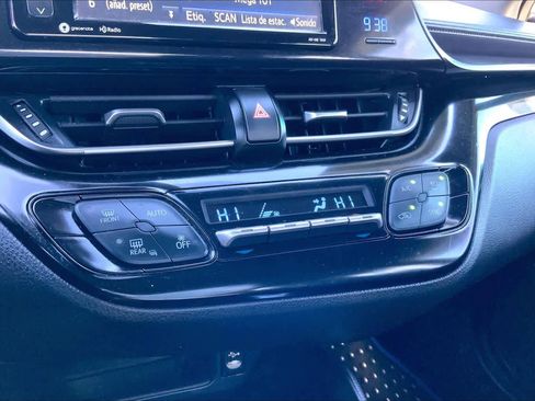 Used 2018 Toyota C-HR XLE image 32