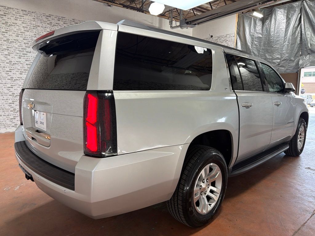 Used 2020 Chevrolet Suburban LT RWD image 7