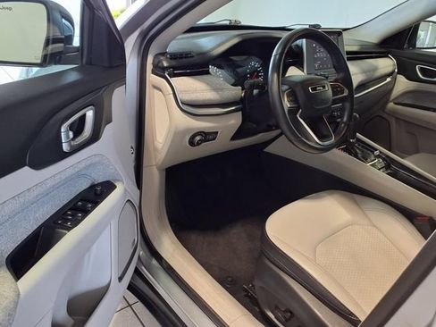 Used 2022 Jeep Compass Latitude w/ Sun and Sound Group AWD/4WD image 7