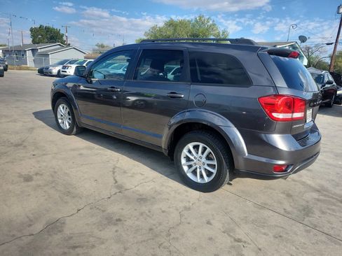 Used 2015 Dodge Journey SXT w/ Flexible Seating Group image 4