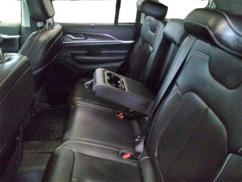 Used 2023 Jeep Grand Cherokee Limited w/ Luxury Tech Group II image 23