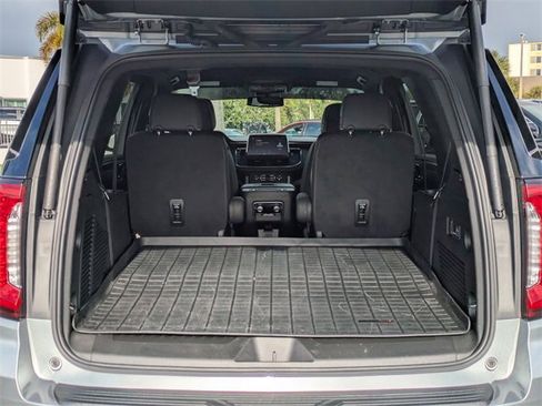 Used 2024 GMC Yukon SLT w/ SLT Luxury Package image 15