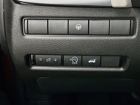 Used 2023 Nissan Rogue SL AWD/4WD image 17