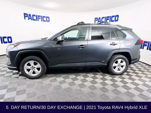 Used 2021 Toyota RAV4 XLE AWD/4WD image 5