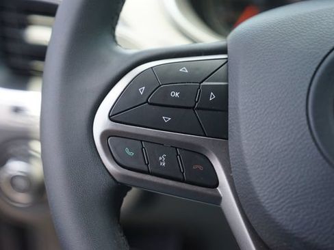 Used 2020 Jeep Cherokee Latitude Plus FWD image 23