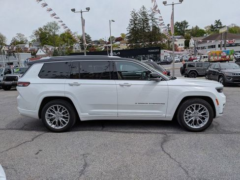 Used 2023 Jeep Grand Cherokee L Summit w/ Luxury Tech Group V AWD/4WD image 5