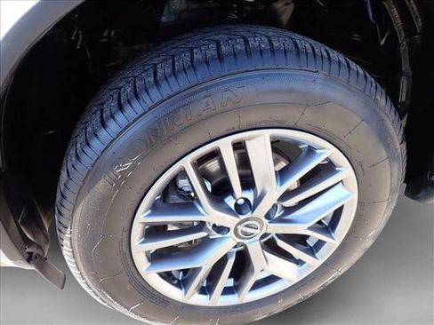 Used 2023 Nissan Rogue S image 5