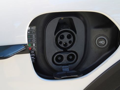 Certified 2023 Porsche Taycan 4S image 35