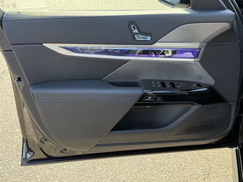 Used 2025 BMW i7 eDrive50 w/ M Sport Package image 7