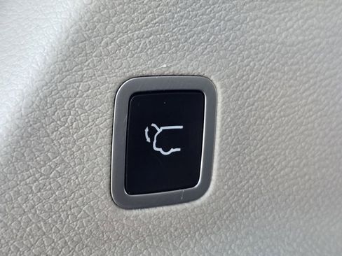 Used 2018 Chrysler Pacifica Touring-L FWD image 28