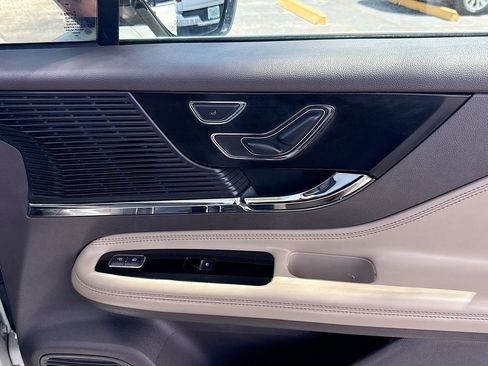 Used 2021 Lincoln Corsair FWD image 33