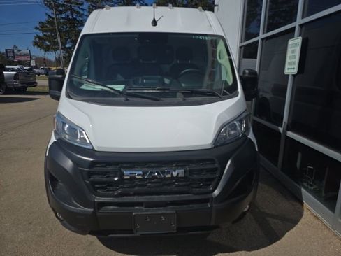 Used 2024 RAM ProMaster 2500 w/ Convenience Group FWD image 2