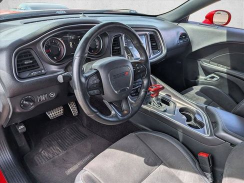 Used 2017 Dodge Challenger R/T Scat Pack RWD image 9