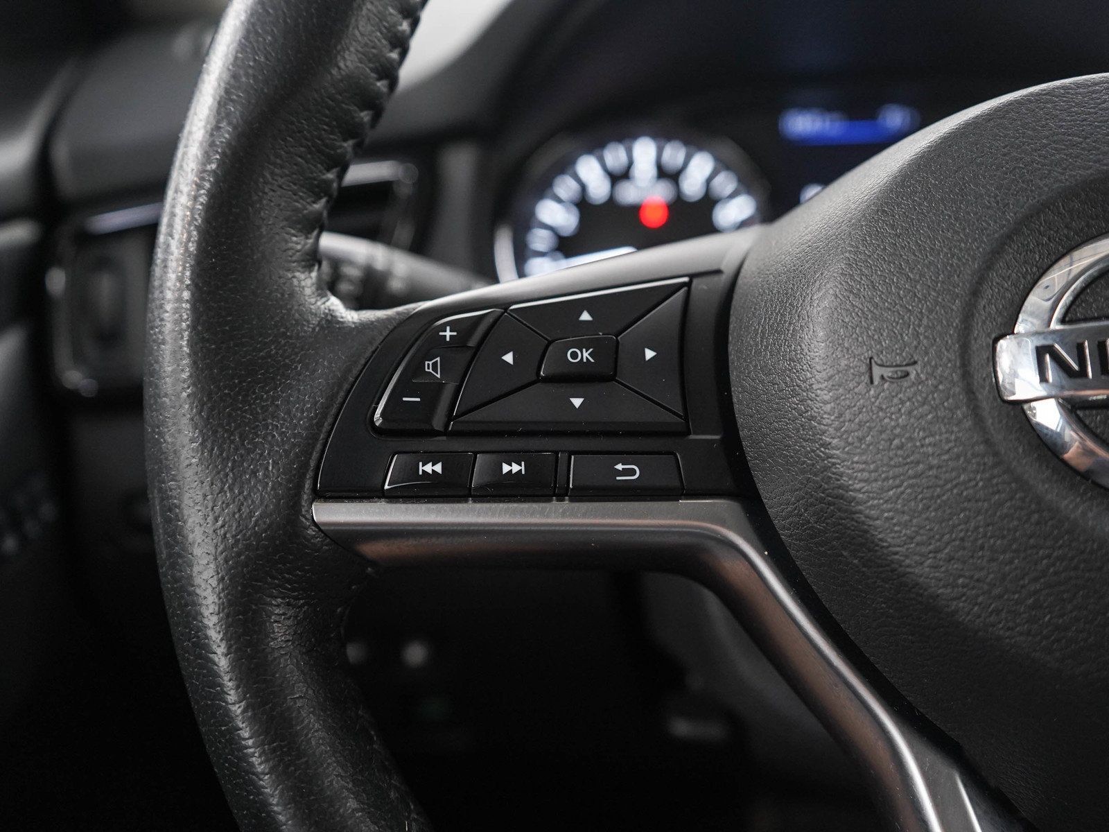 Used 2019 Nissan Rogue SL AWD/4WD image 25