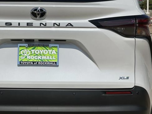 Used 2026 Toyota Sienna XLE FWD image 6