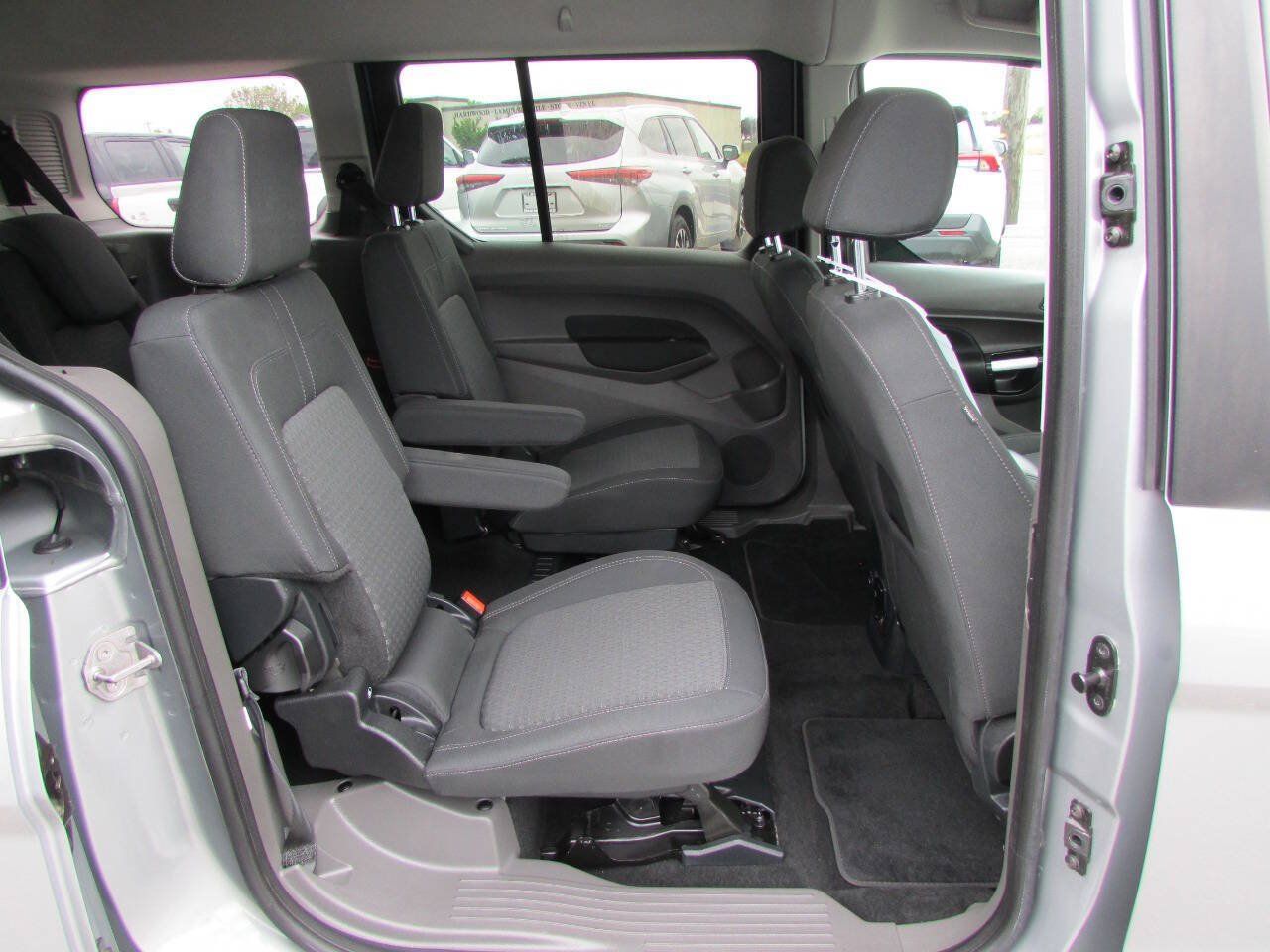 Used 2023 Ford Transit Connect XLT FWD image 29