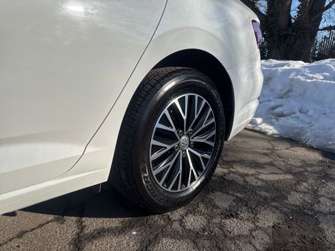 Used 2019 Volkswagen Jetta SE w/ Cold Weather Package image 14