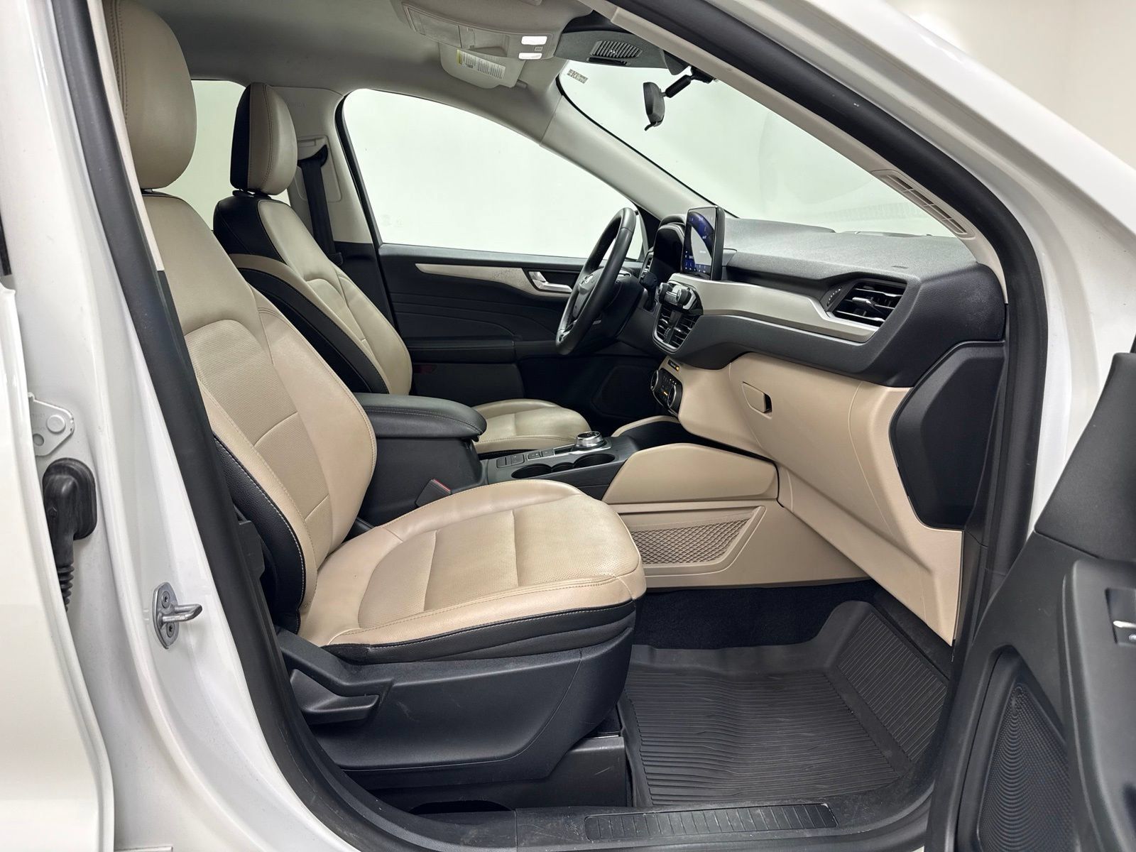 Used 2022 Ford Escape SEL w/ Technology Package FWD image 28