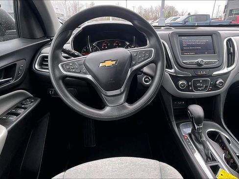 Used 2022 Chevrolet Equinox LS w/ LS Convenience Package image 5