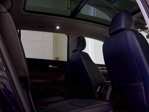 Used 2023 Volkswagen Atlas SE w/ Panoramic Sunroof Package image 7