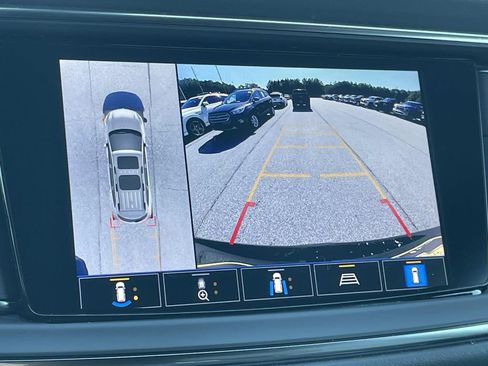 Used 2022 Buick Enclave Essence w/ Experience Buick Package image 22