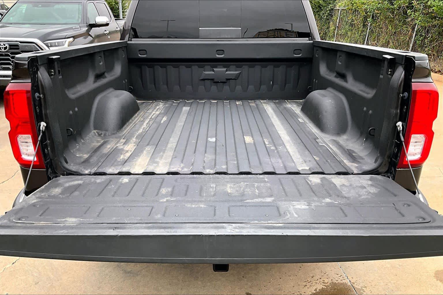 Used 2016 Chevrolet Silverado 1500 LTZ Z71 w/ LTZ Plus Package AWD/4WD image 30