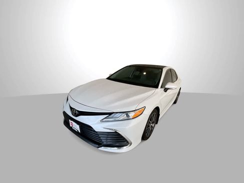 Certified 2022 Toyota Camry XLE w/ Navigation Upgrade Package image 4