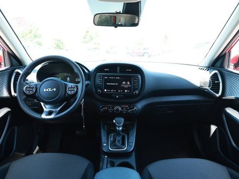 Used 2023 Kia Soul LX w/ LX Technology Package FWD image 29