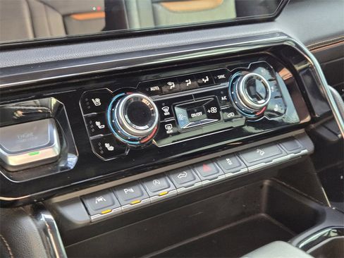 Used 2023 GMC Sierra 1500 AT4 w/ Technology Package image 11