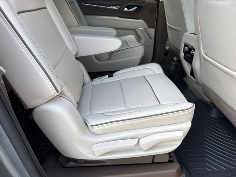 Used 2024 GMC Yukon XL Denali AWD/4WD image 15
