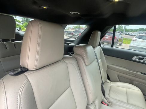 Used 2014 Ford Explorer XLT w/ Equipment Group 202A AWD/4WD image 38