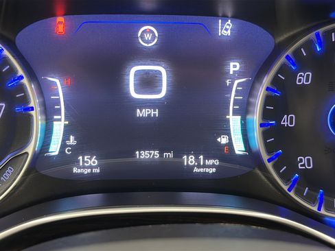Used 2024 Chrysler Pacifica Limited w/ Trailer Tow Group AWD/4WD image 16