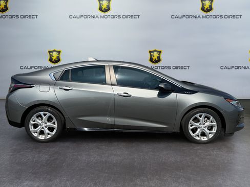 Used 2017 Chevrolet Volt Premier w/ Driver Confidence II Package FWD image 6