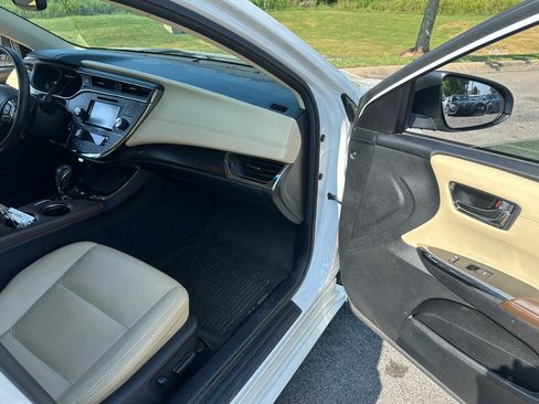 Used 2017 Toyota Avalon XLE Premium w/ All Weather Liner Package FWD image 11