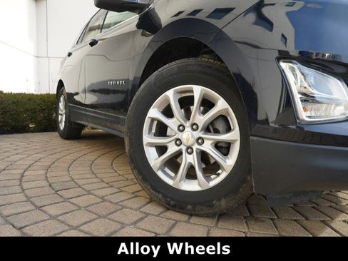 Used 2020 Chevrolet Equinox LT w/ Driver Convenience Package image 16