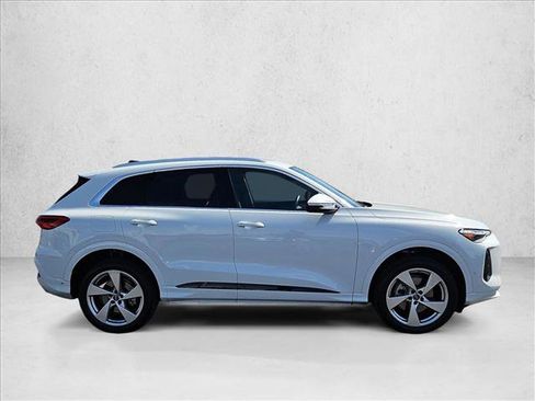 Certified 2025 Audi Q5 Premium w/ Premium Plus AWD/4WD image 4