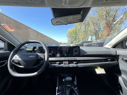 New 2025 Kia K4 EX image 28