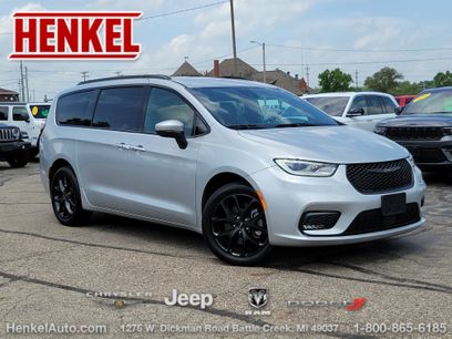 Used 2023 Chrysler Pacifica Touring-L w/ S Appearance Package