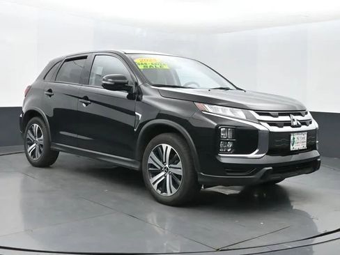 Used 2024 Mitsubishi Outlander Sport SE image 2