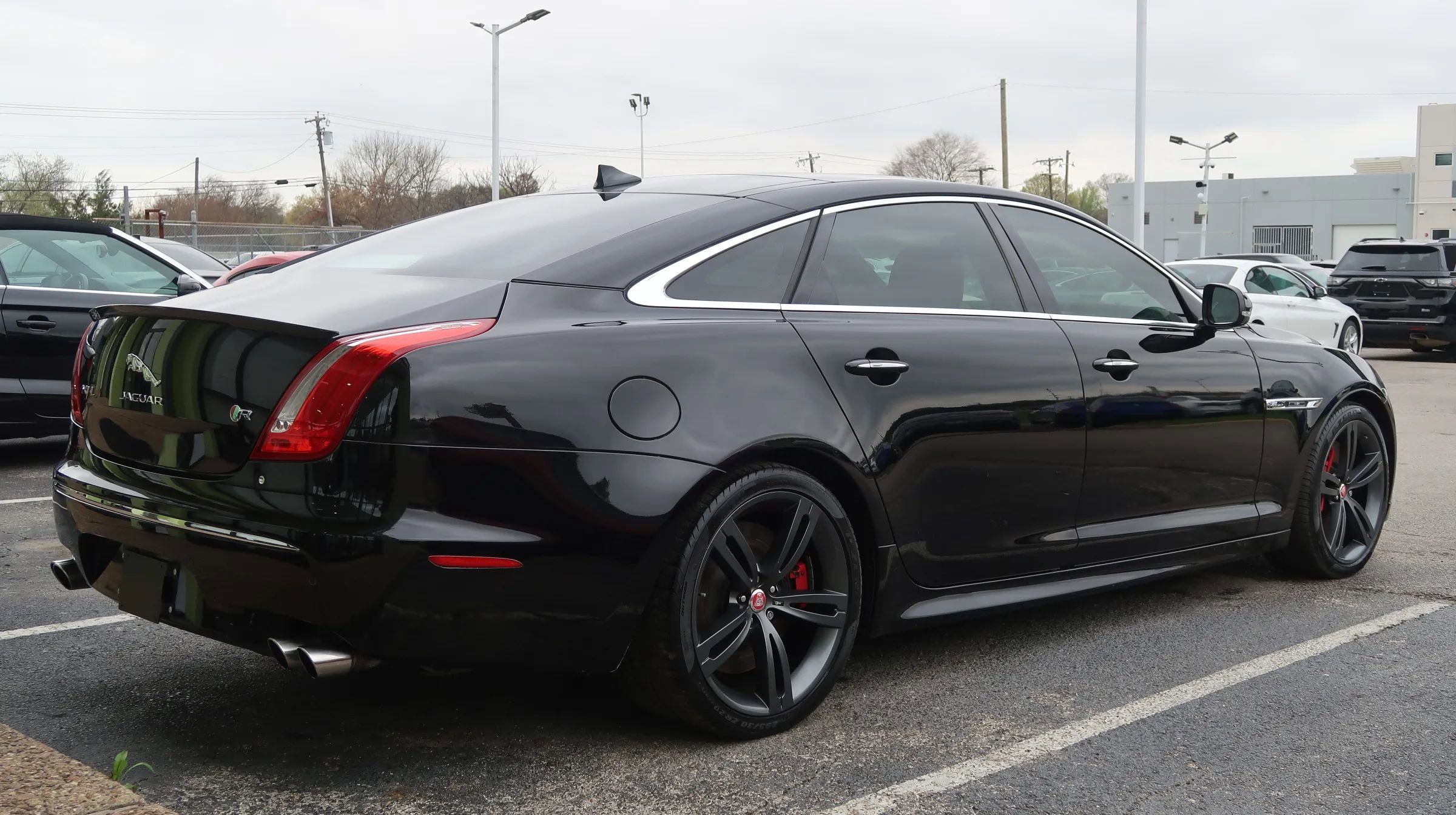 Used 2014 Jaguar XJ R LWB RWD image 13