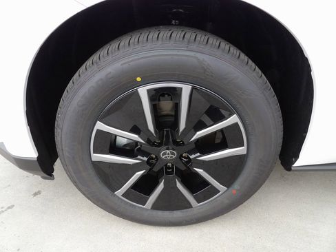 New 2026 Toyota bZ XLE Plus image 21