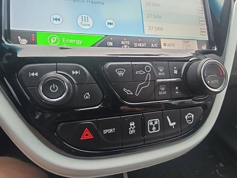 Used 2019 Chevrolet Bolt Premier w/ Infotainment Package image 17