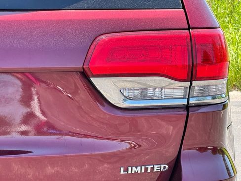 Used 2017 Jeep Grand Cherokee Limited AWD/4WD image 10