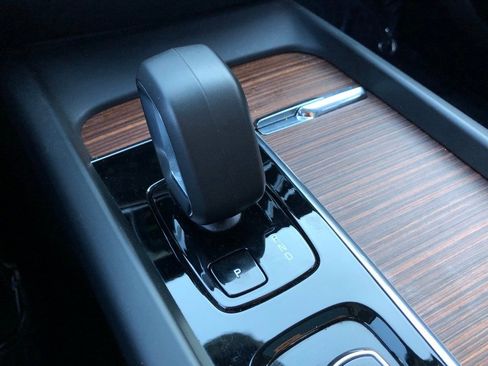 Used 2025 Volvo V60 B5 Cross Country Plus image 29