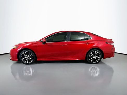 Used 2019 Toyota Camry SE FWD image 4