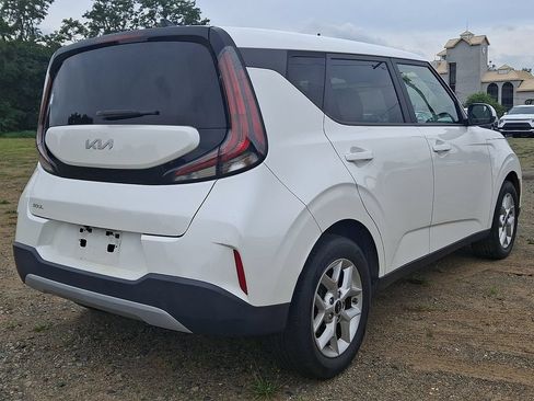 Certified 2023 Kia Soul LX w/ LX Technology Package FWD image 6