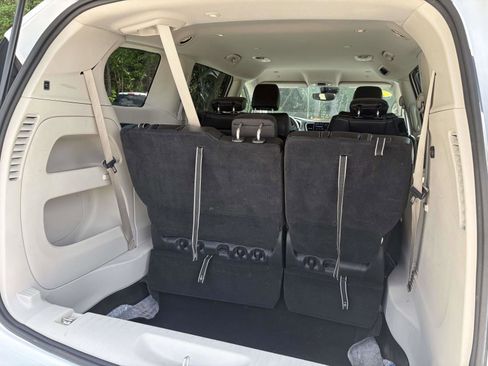 Used 2023 Chrysler Pacifica Touring-L FWD image 28