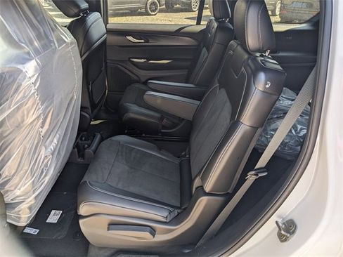 New 2025 Jeep Grand Cherokee L Altitude image 10